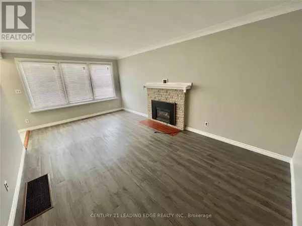 Oshawa (mclaughlin), ON L1J4Y4,214 Gibbons ST #Main