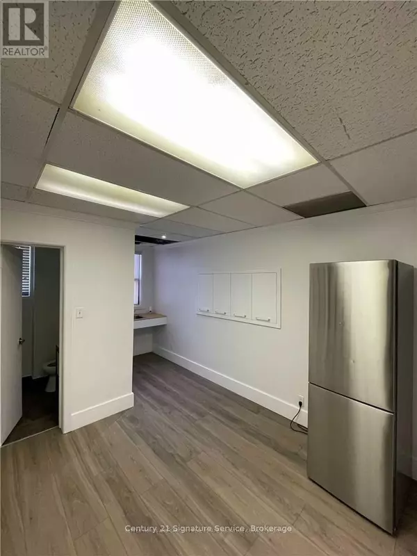 Toronto (clairlea-birchmount), ON M1K1B1,1 Parnell AVE #1