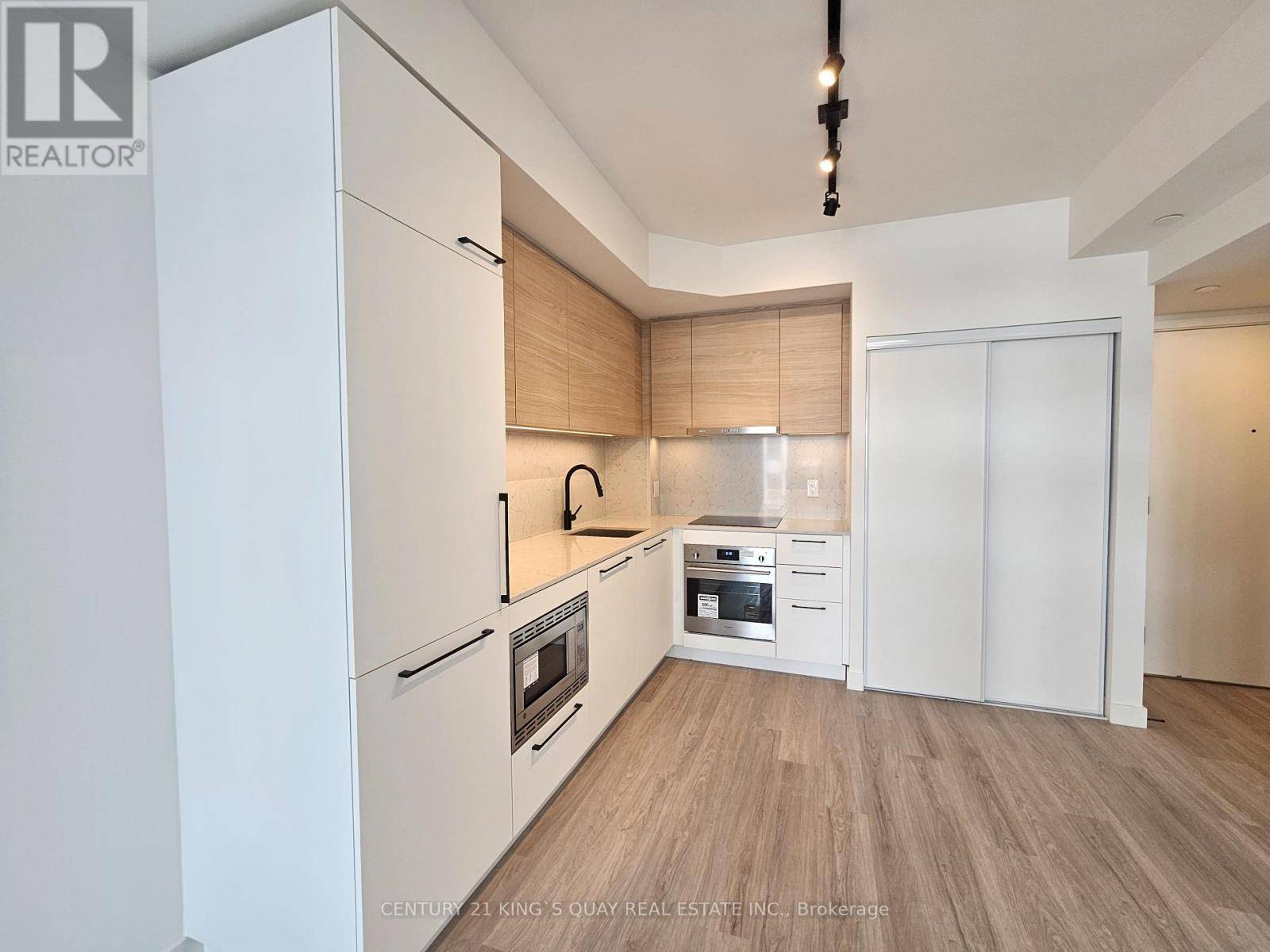 Toronto (the Beaches), ON M4L0B7,1050 Eastern AVE #404