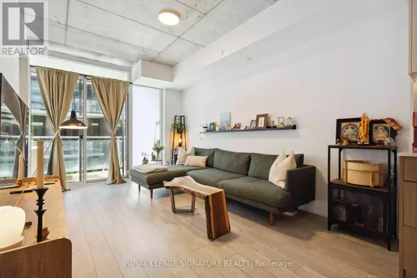 Toronto (south Riverdale), ON M4M1G4,665 Queen ST East #313
