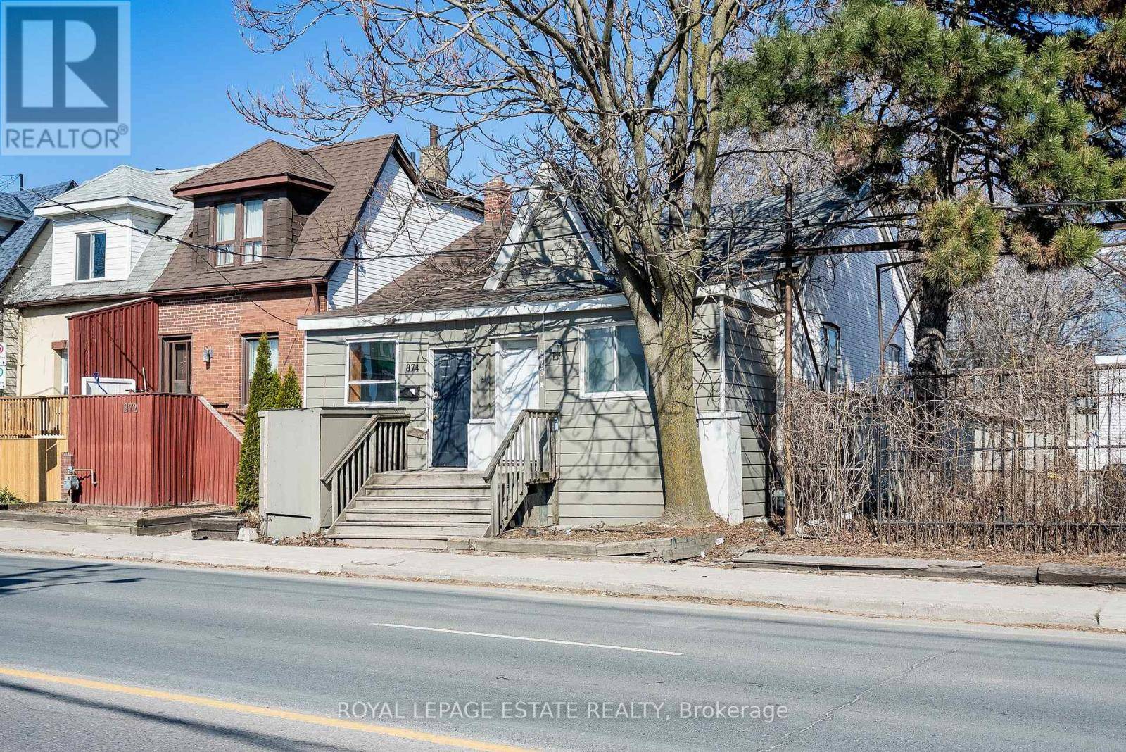 Toronto (greenwood-coxwell), ON M4L1A3,874 EASTERN AVENUE
