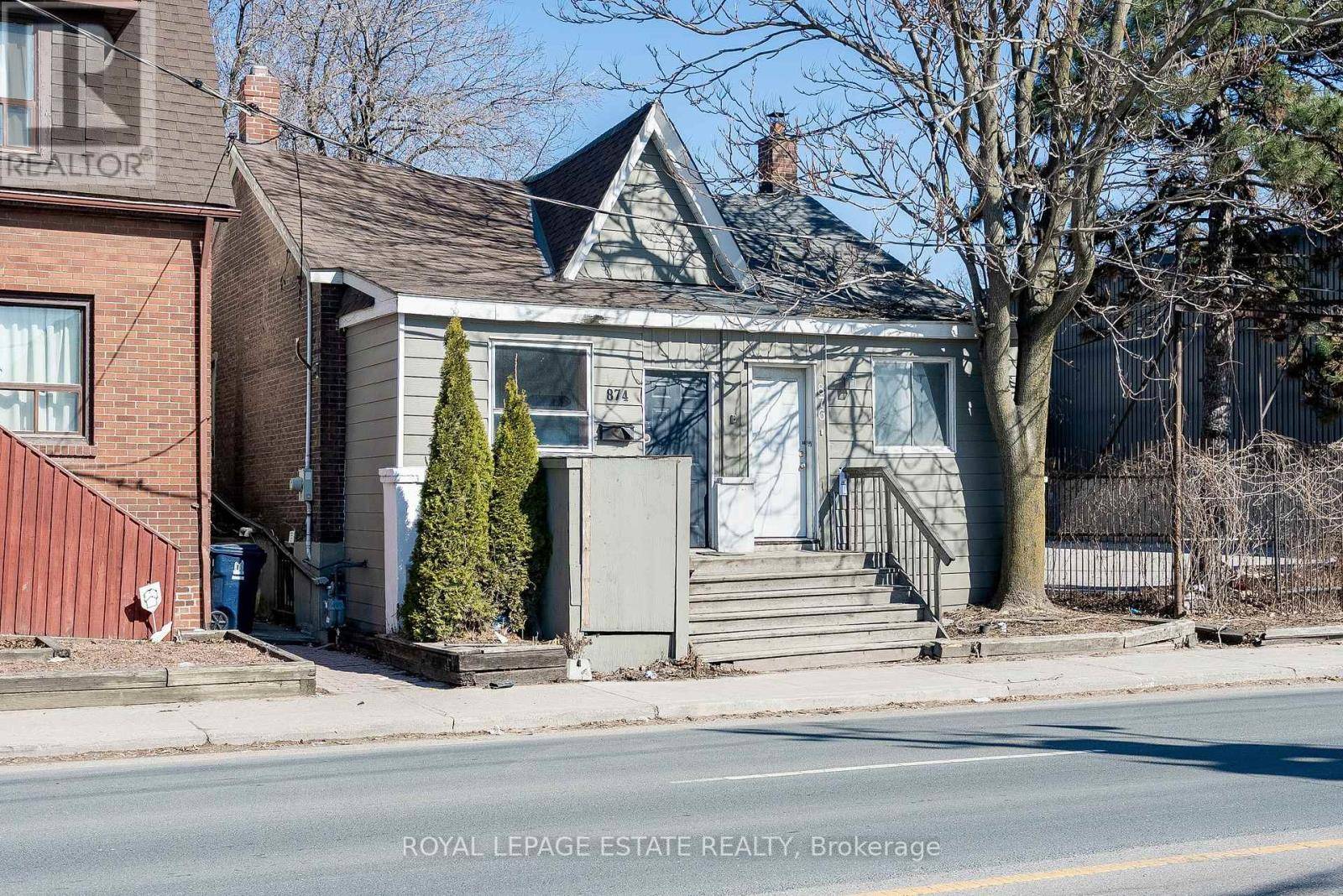 Toronto (greenwood-coxwell), ON M4L1A3,874 EASTERN AVENUE