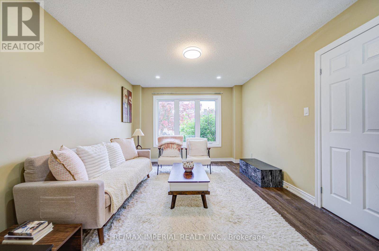 Toronto (west Hill), ON M1E2Z1,36 MARLENA DRIVE N