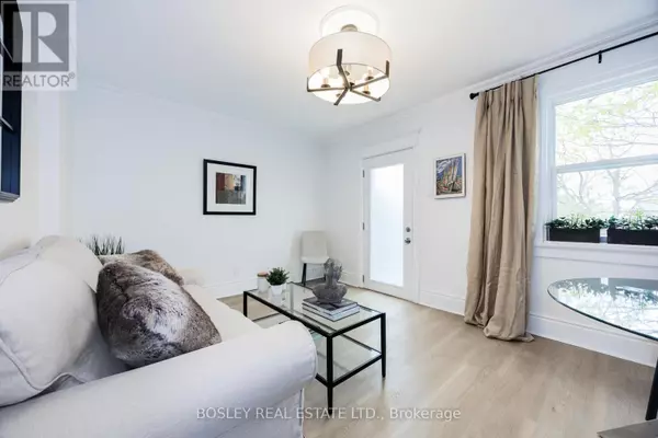 Toronto (woodbine-lumsden), ON M4C4L7,30 OAK PARK AVENUE