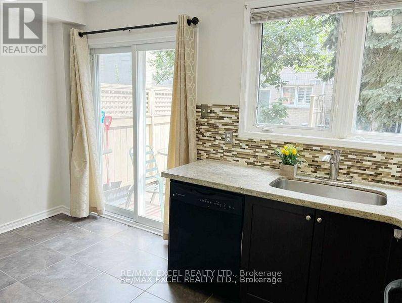 Toronto (malvern), ON L3S4P3,28 Rosebank DR #1010
