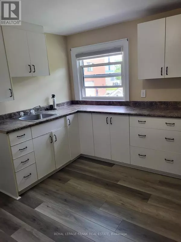 Oshawa (central), ON L1H1N3,168 ARTHUR STREET