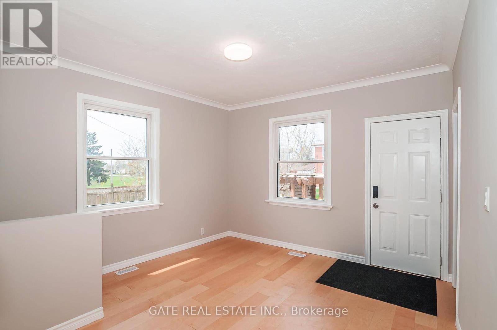 Toronto (birchcliffe-cliffside), ON M1N3Y3,1 MCINTOSH STREET