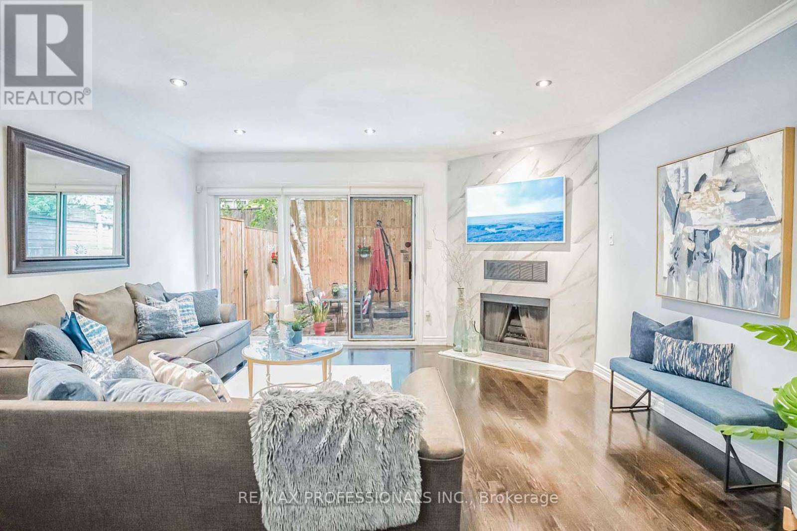 Toronto (woodbine Corridor), ON M4L3W4,14 KELLNER COURT