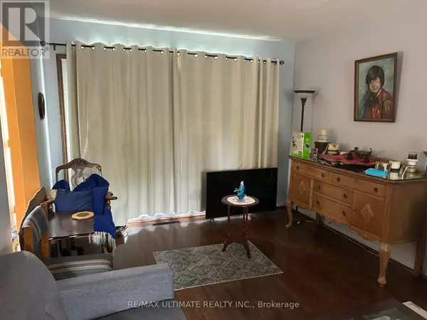 Toronto (clairlea-birchmount), ON M1L4M1,63 ANACONDA AVENUE