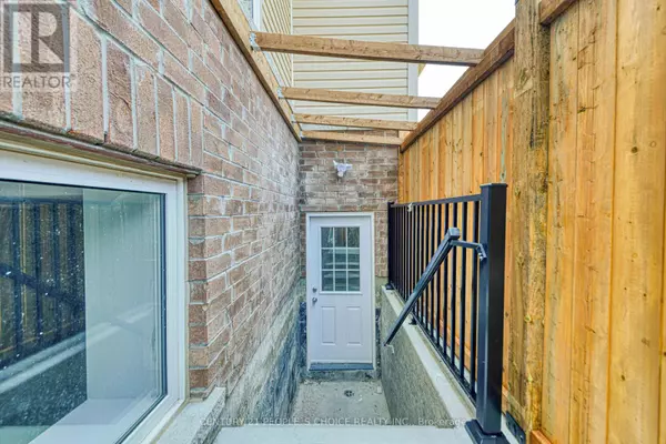 Clarington (bowmanville), ON L1C0W1,74 HENRY SMITH AVENUE