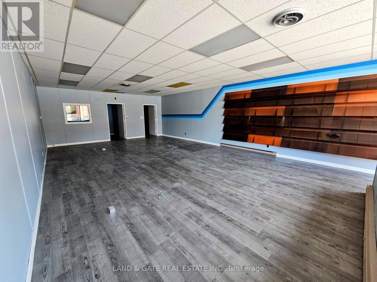 Oshawa (central), ON L1H4G6,74 Simcoe ST South #103