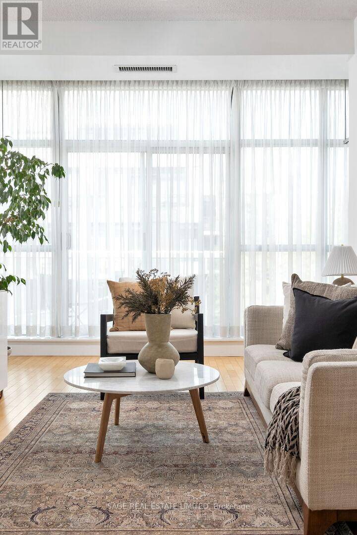 Toronto (the Beaches), ON M4E3Y2,601 Kingston RD #512