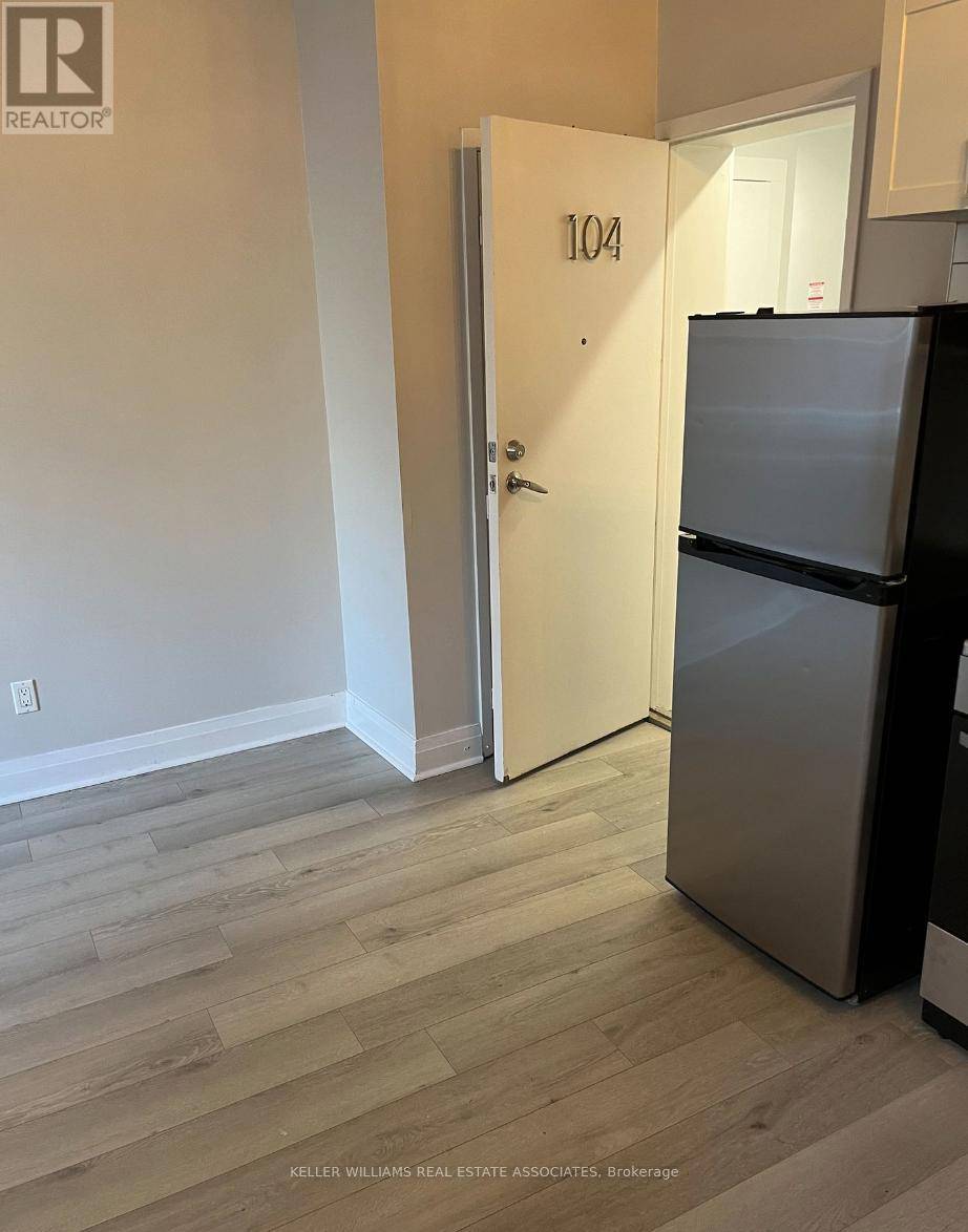Toronto (east End-danforth), ON M4C5B1,53 Dawes RD #204