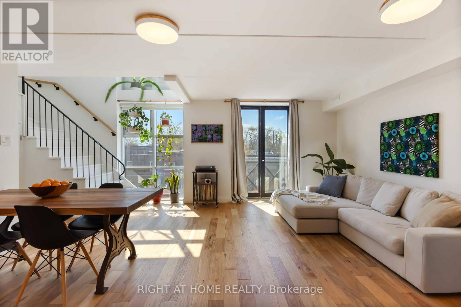 214 Main ST #202, Toronto (east End-danforth), ON M4E2W1