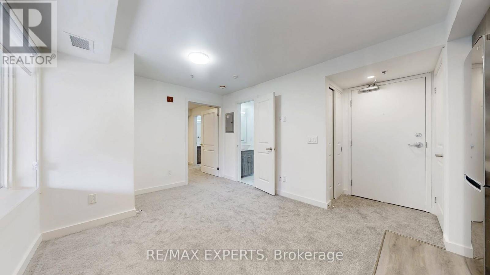 Toronto (greenwood-coxwell), ON M4L2V8,45 Connaught AVE #102