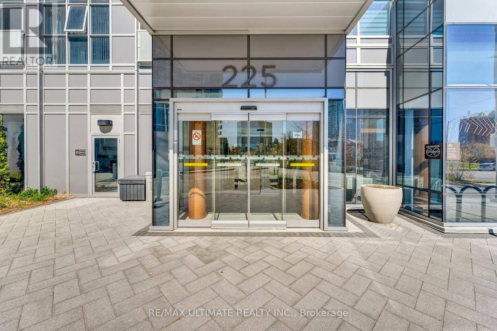 225 Village Green SQ #1006, Toronto (agincourt South-malvern West), ON M1S0N4