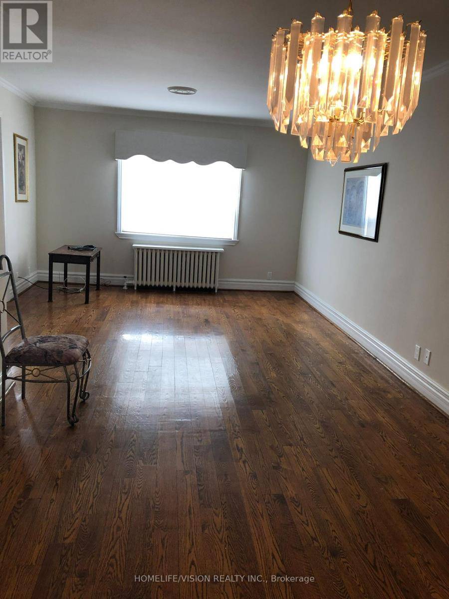 Toronto (broadview North), ON M4K2A4,140 MORTIMER AVENUE