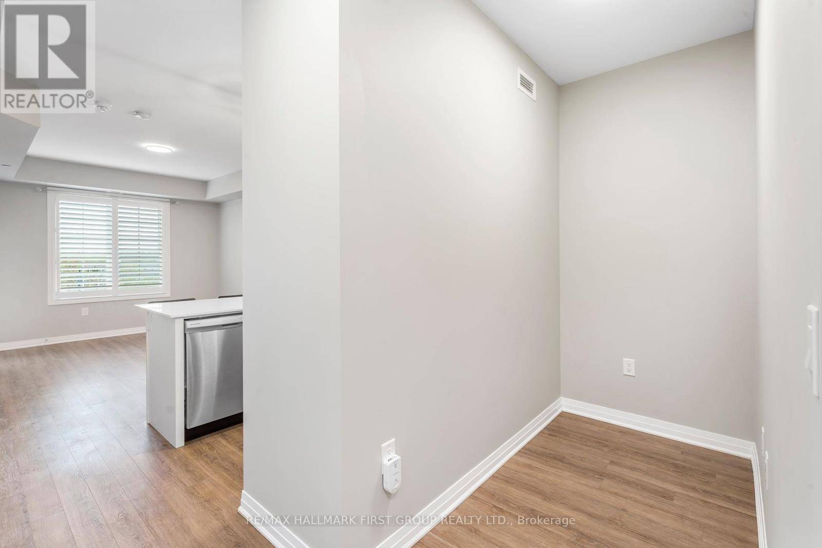 Clarington (newcastle), ON L1B0W2,65 Shipway AVE #315
