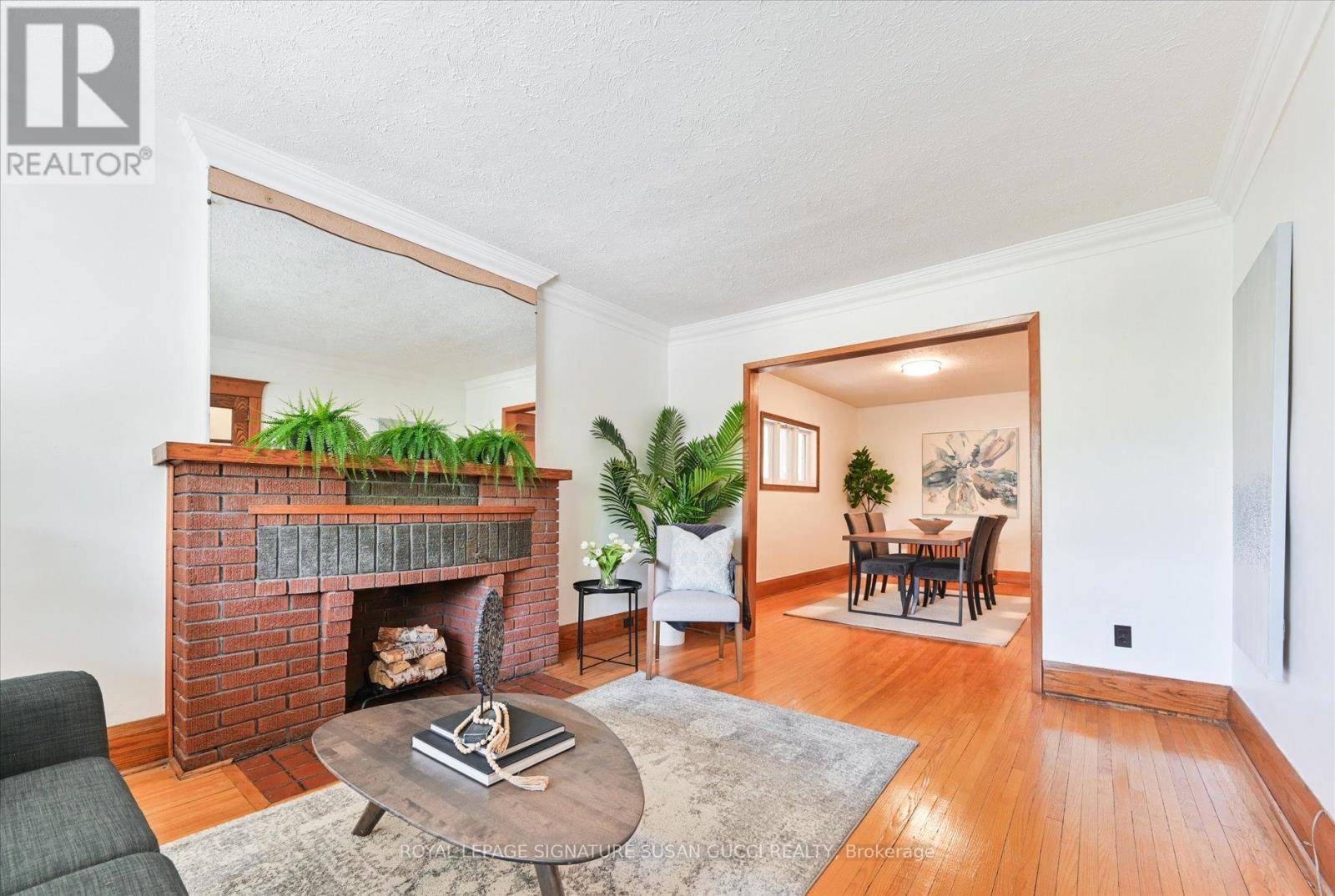 Toronto (danforth Village-east York), ON M4C3E2,790 COXWELL AVENUE