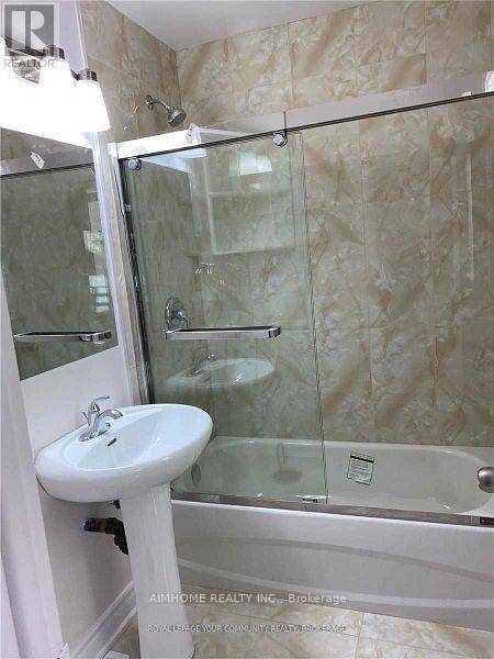 Toronto (wexford-maryvale), ON M1R3R8,18 ILFRACOMBE CRES CRESCENT