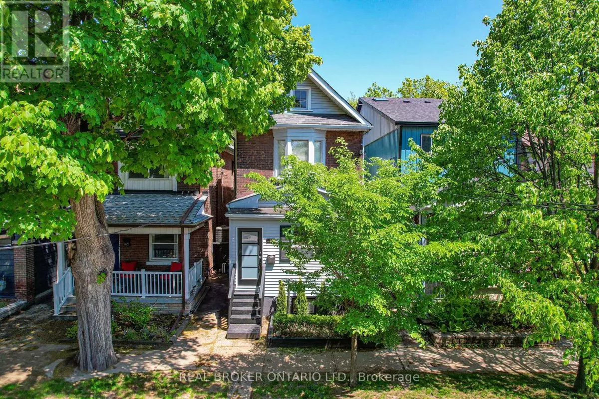 Toronto (greenwood-coxwell), ON M4J4V3,143 PARKMOUNT ROAD