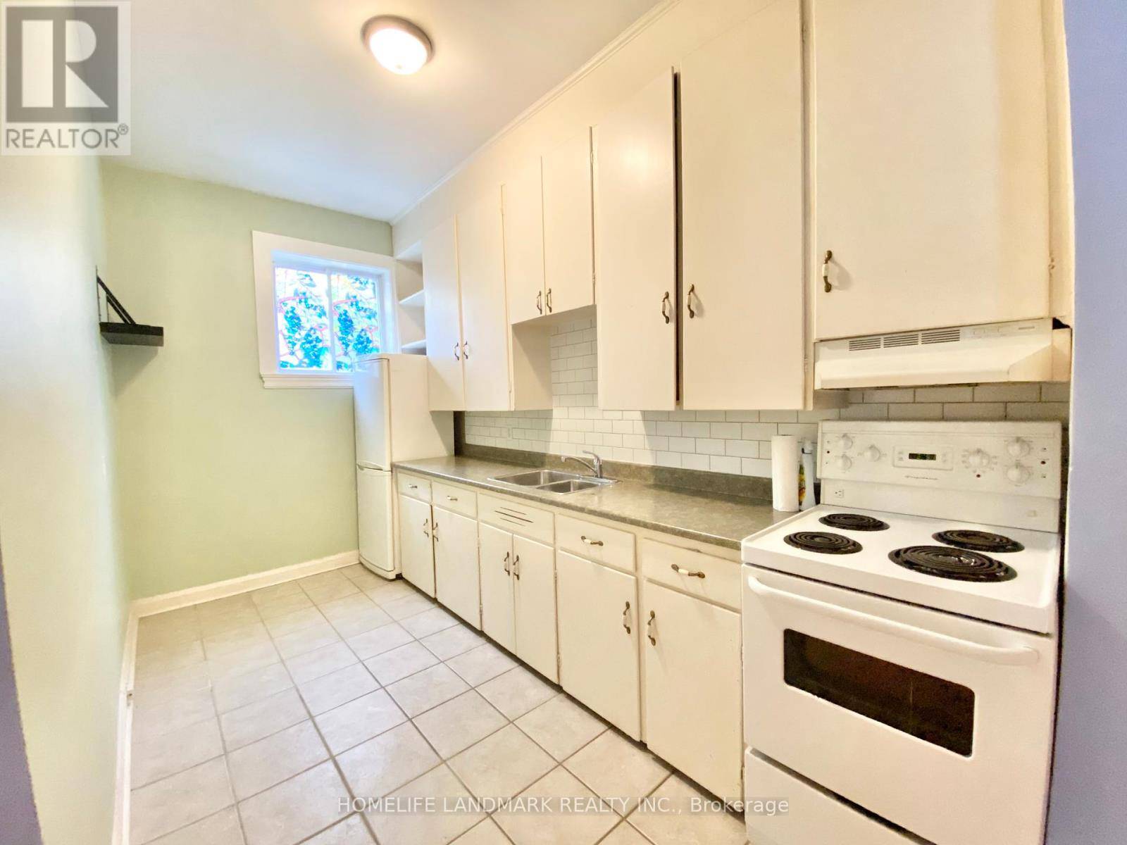Oshawa (o'neill), ON L1G1K8,292 William ST East #2
