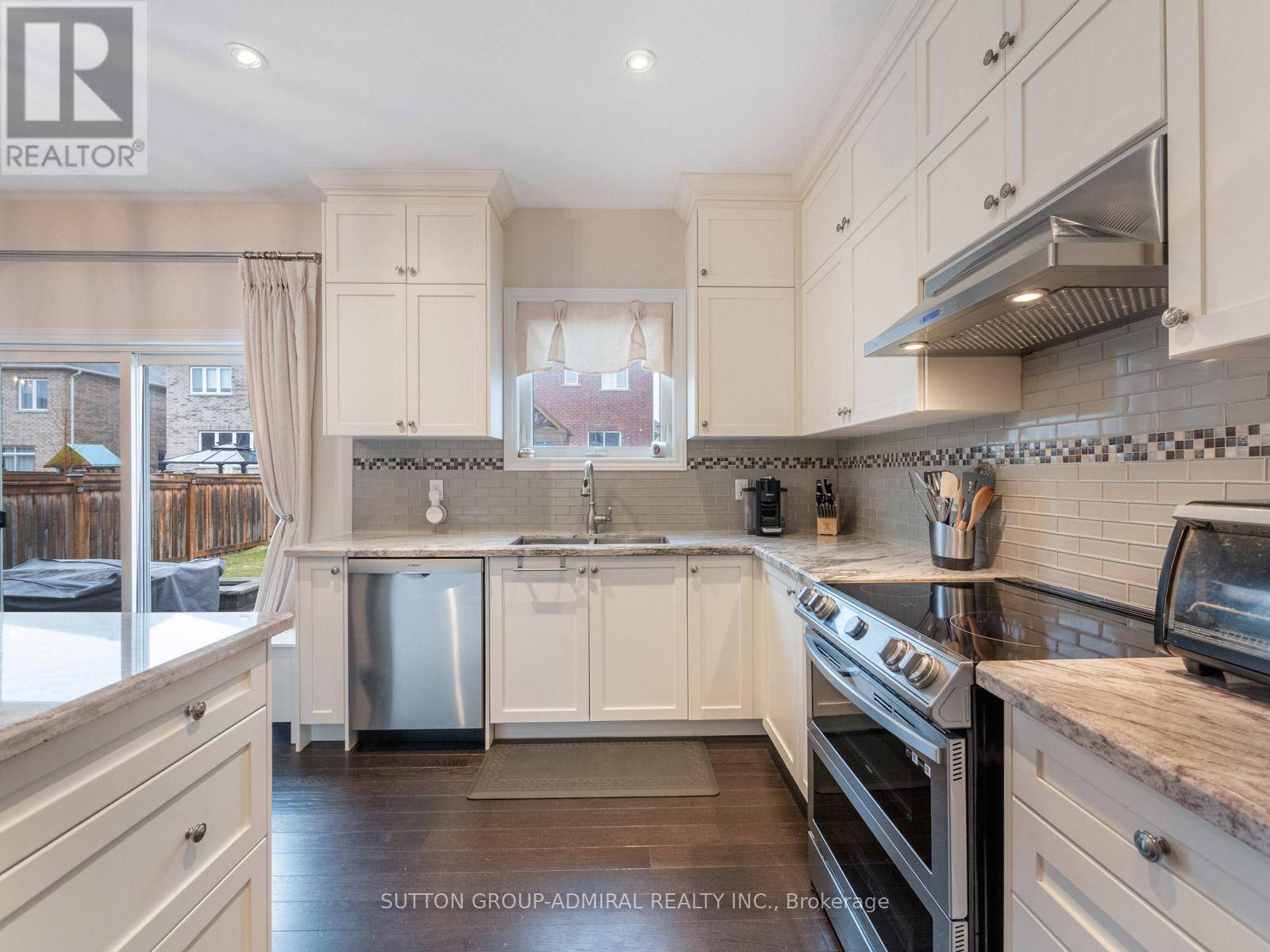 Oshawa (taunton), ON L1K0W2,876 WILLIAM LEE AVE