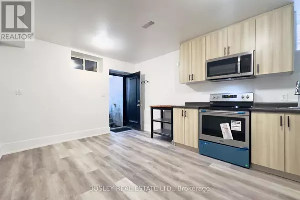 Toronto (east End-danforth), ON M4E3L8,33 Lawlor AVE #Lower