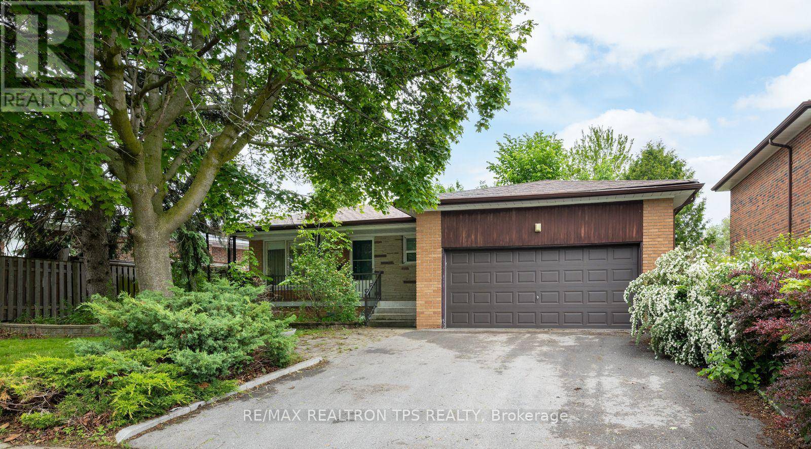 Toronto (woburn), ON M1G3R6,54 PORTICO DRIVE
