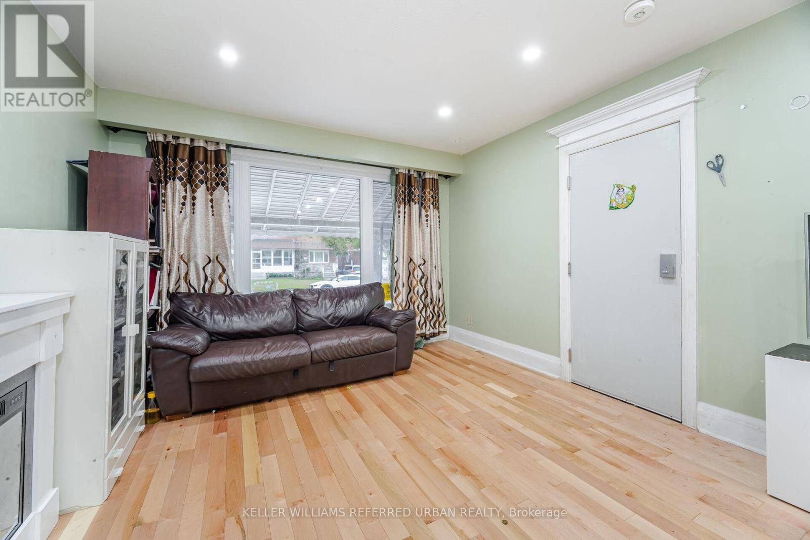 Toronto (kennedy Park), ON M1K3J8,91 LAUREL AVENUE