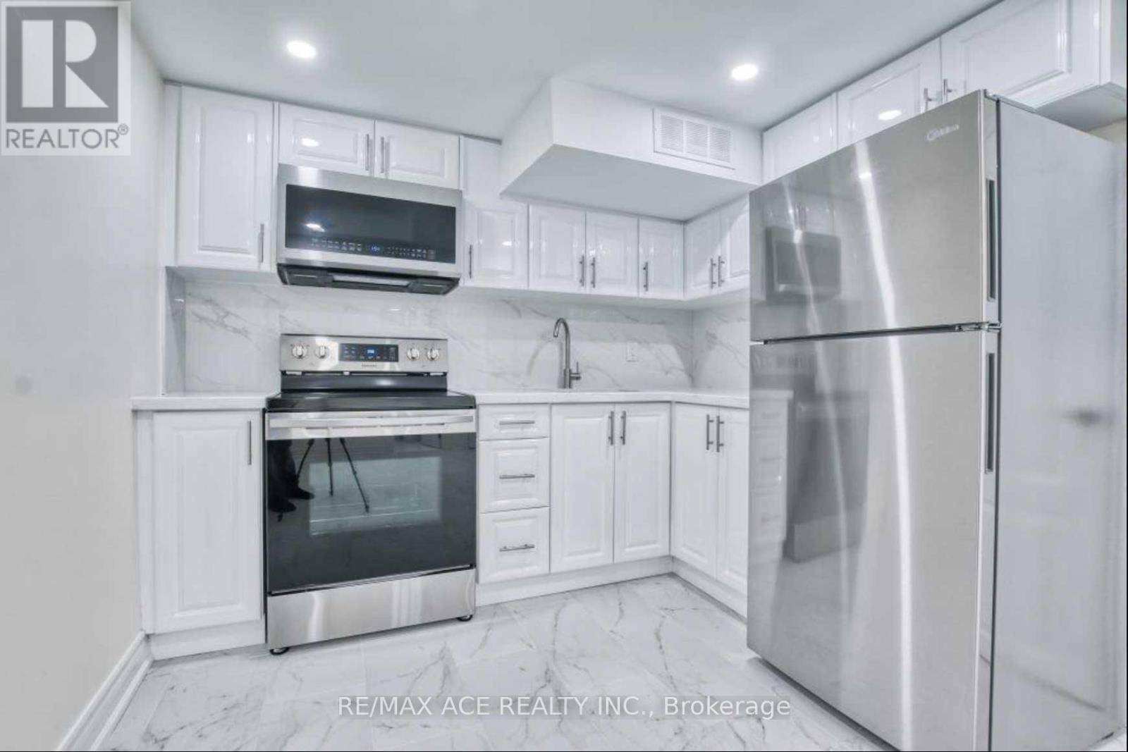 Toronto (woburn), ON M1G1W2,17 Brewton RD #Bsmt