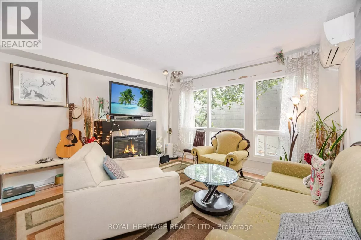 Toronto (south Riverdale), ON M4M3H4,1209 Queen ST East #39