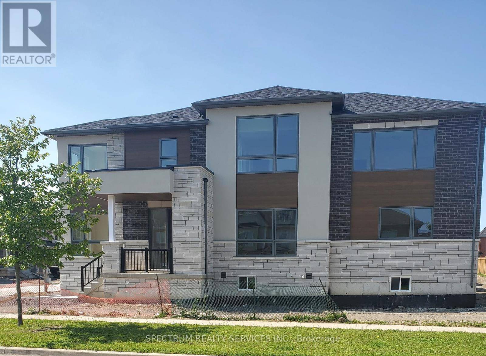 Clarington (newcastle), ON L1B0W4,1 ROGERSON STREET E