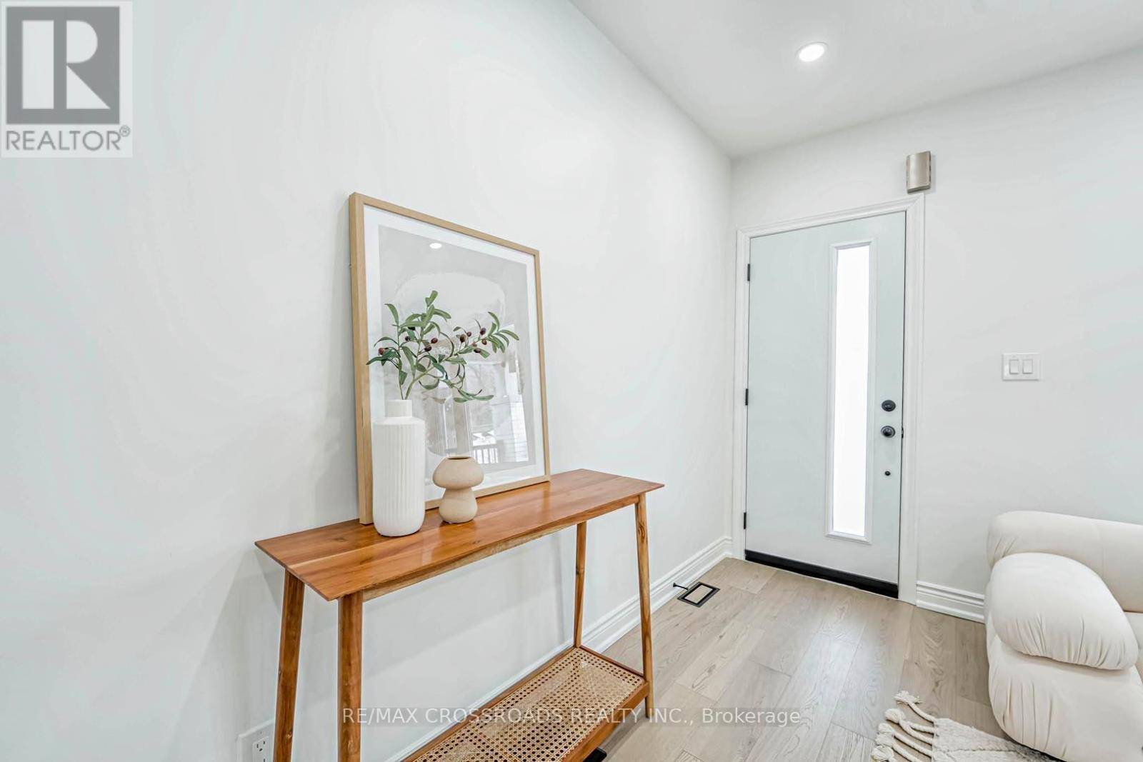 Toronto (danforth), ON M4C1V4,548 GLEBEHOLME BOULEVARD