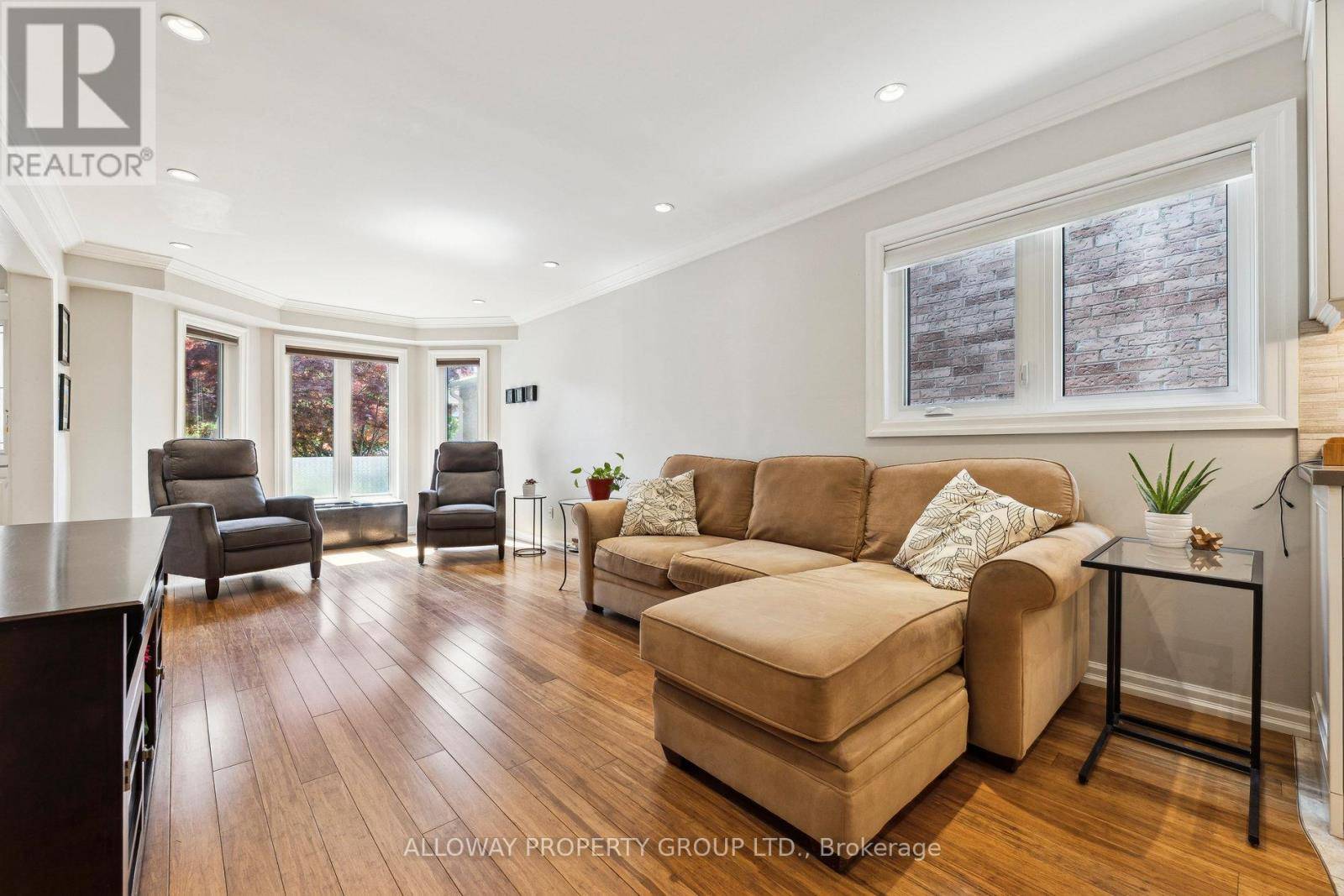 Pickering (liverpool), ON L1V5B8,1619 DEERBROOK DRIVE