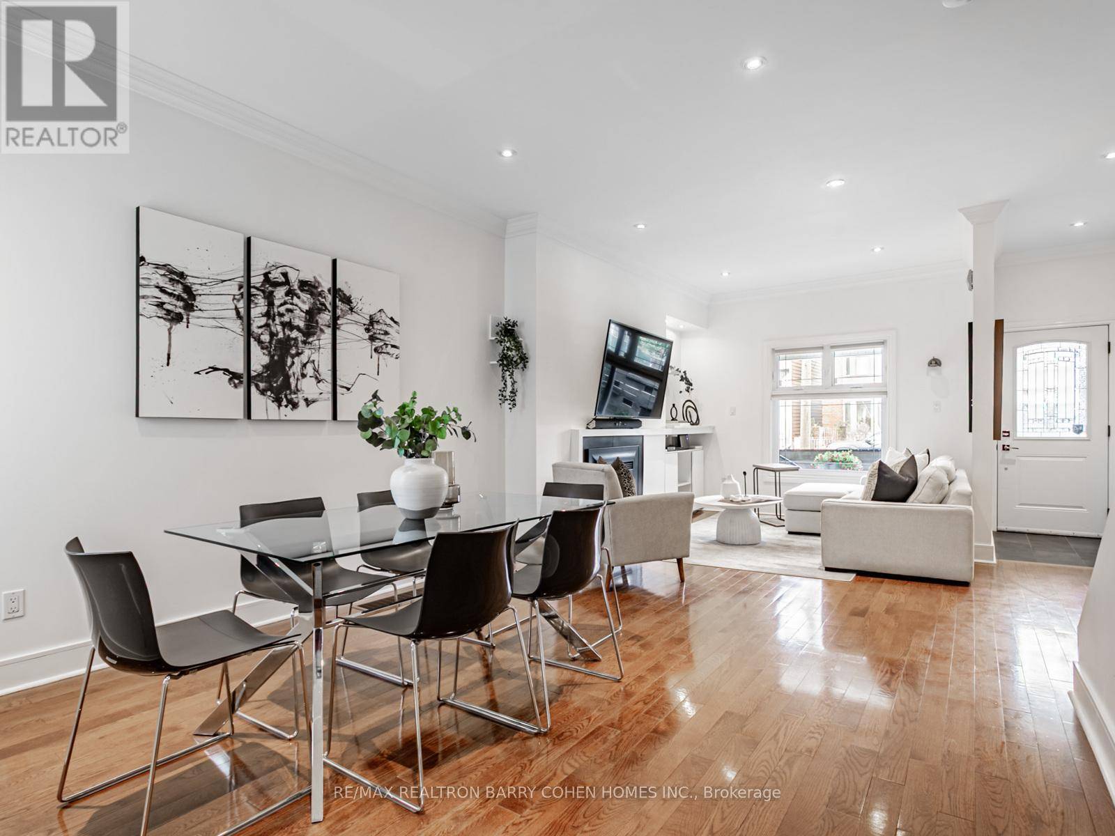 Toronto (north Riverdale), ON M4K3R2,506 PAPE AVENUE