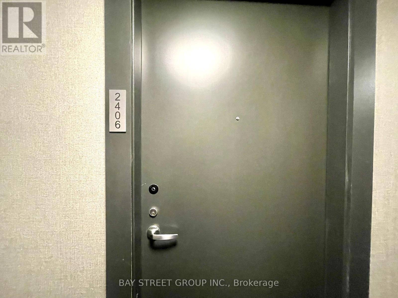 Toronto (east End-danforth), ON M4C0B3,286 Main ST #2406