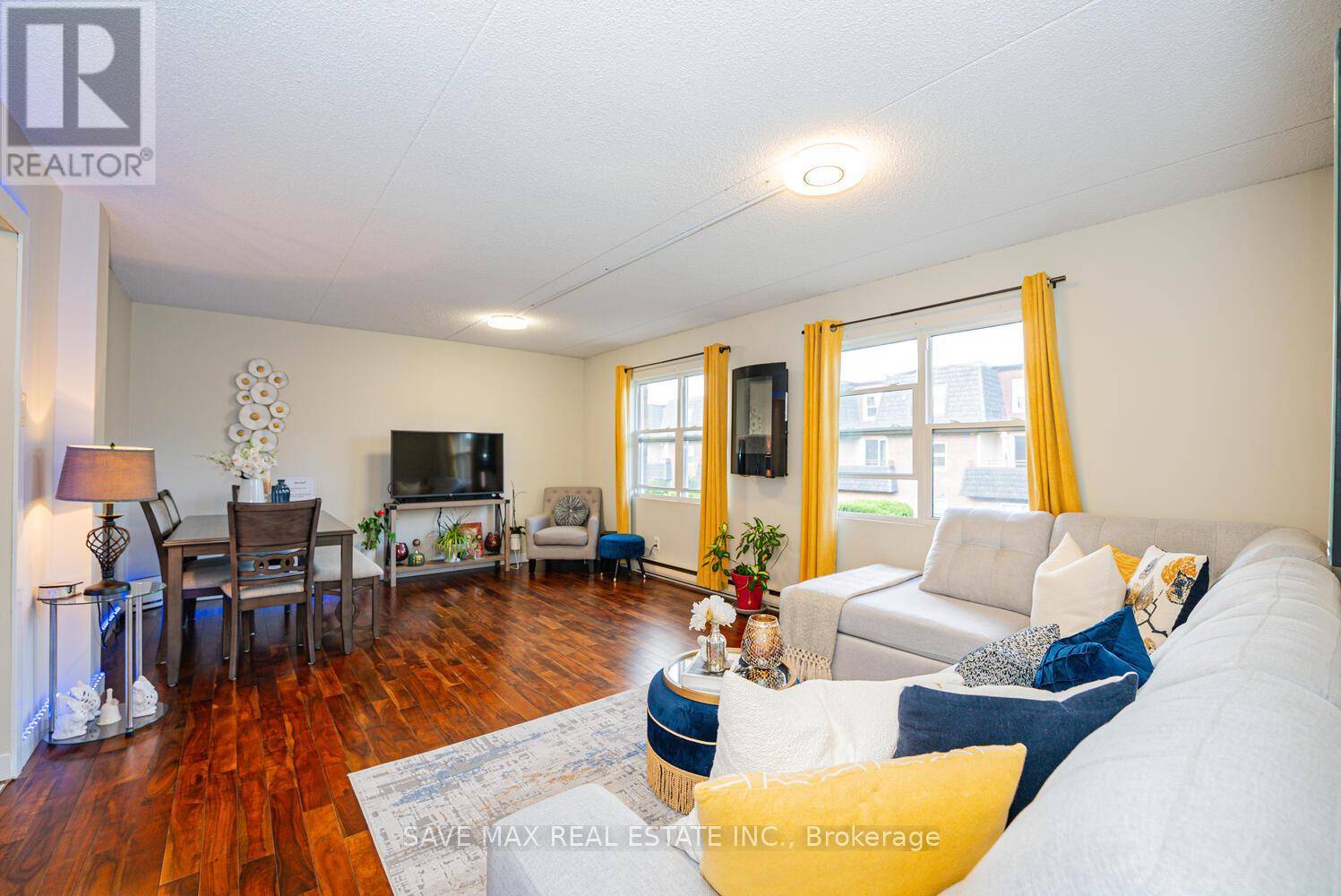 Whitby (downtown Whitby), ON L1N2R3,580 Mary ST East #214