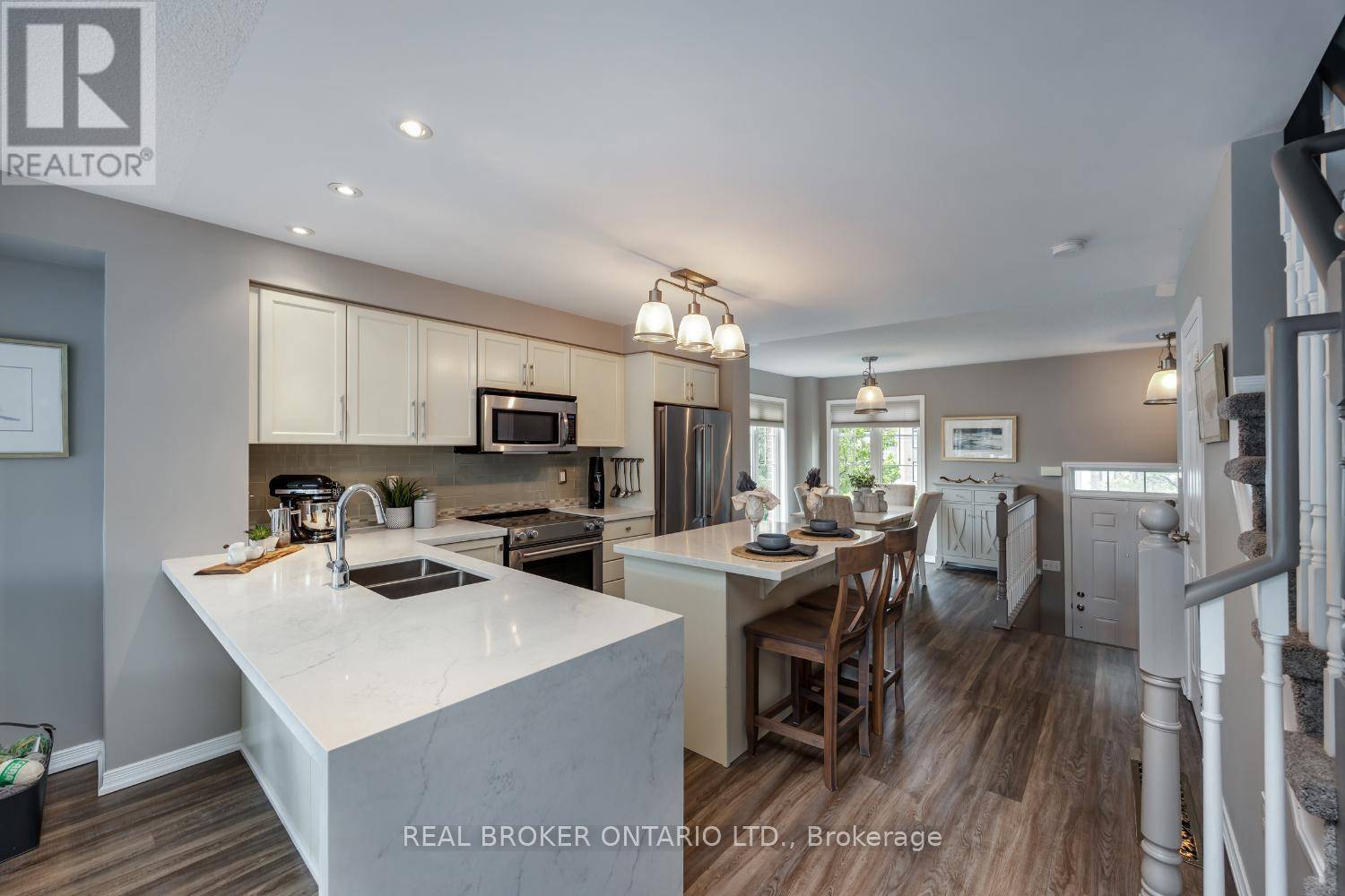 Clarington (bowmanville), ON L1C0H3,571 Longworth AVE #9