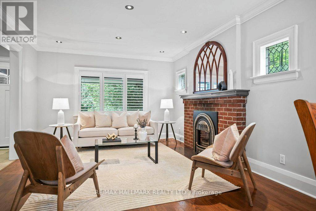 Toronto (the Beaches), ON M4E1B3,25 SELWOOD AVENUE