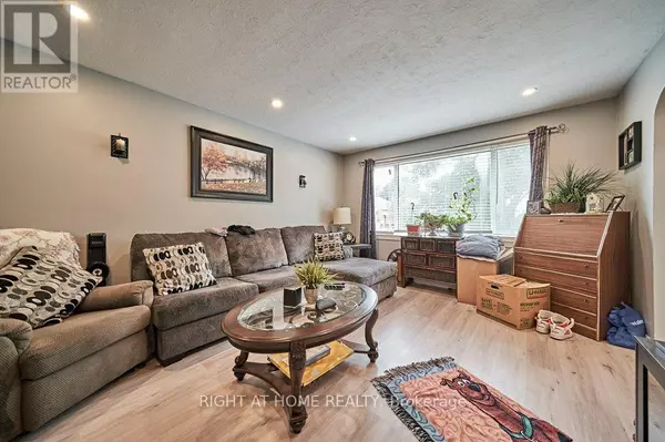 Oshawa (central), ON L1H5Z7,202 CADILLAC AVENUE S