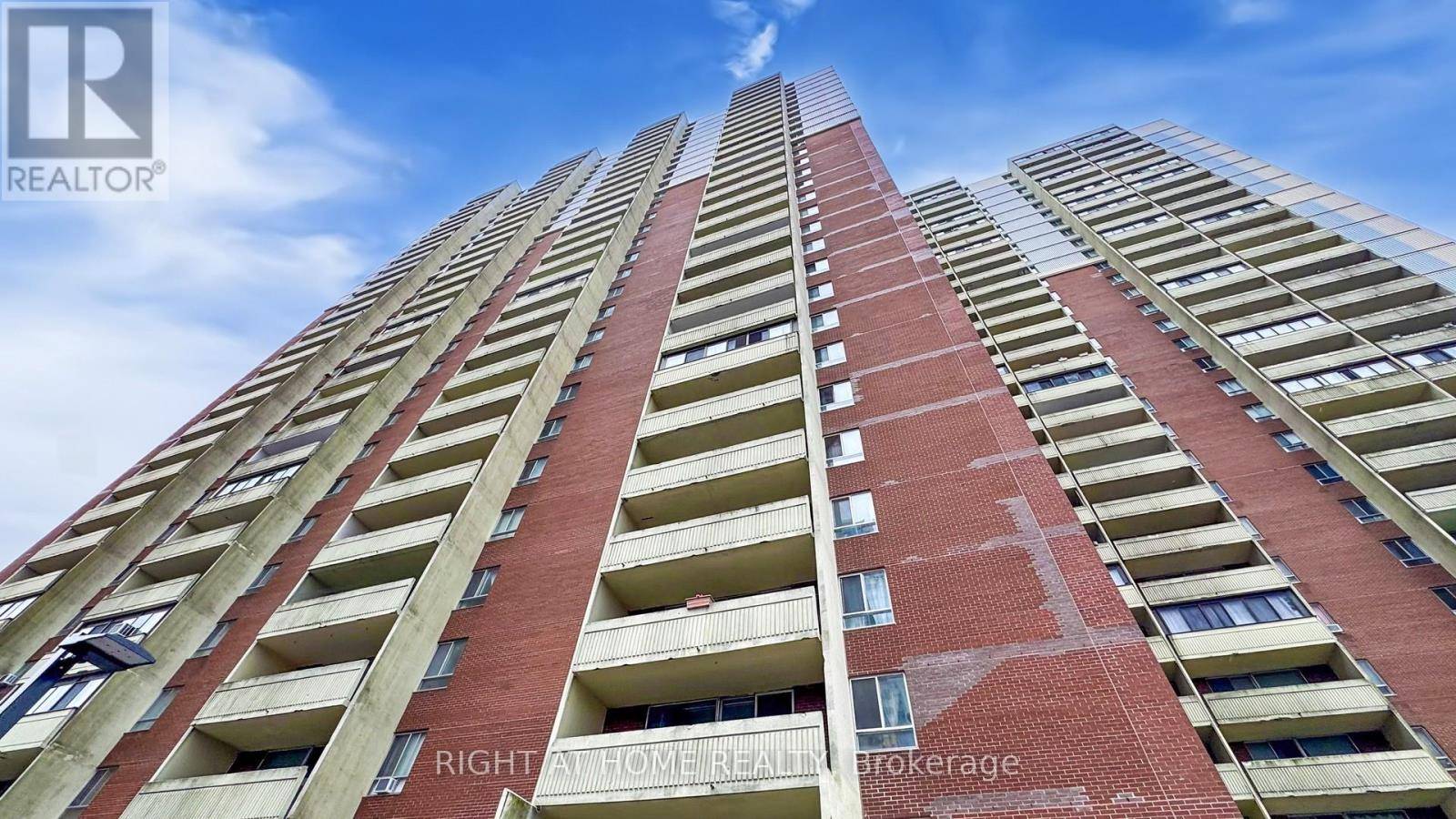 Toronto (crescent Town), ON M4C5L4,1 Massey SQ #1418