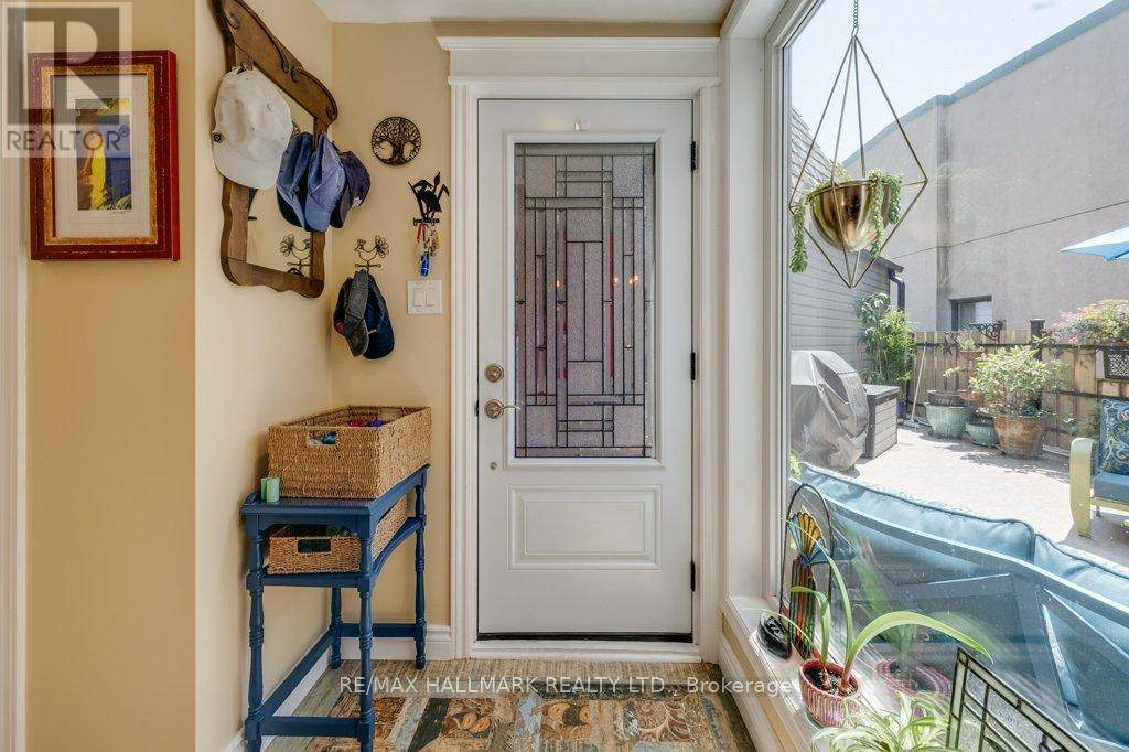 Toronto (the Beaches), ON M4E1H4,2366 Queen ST East #2