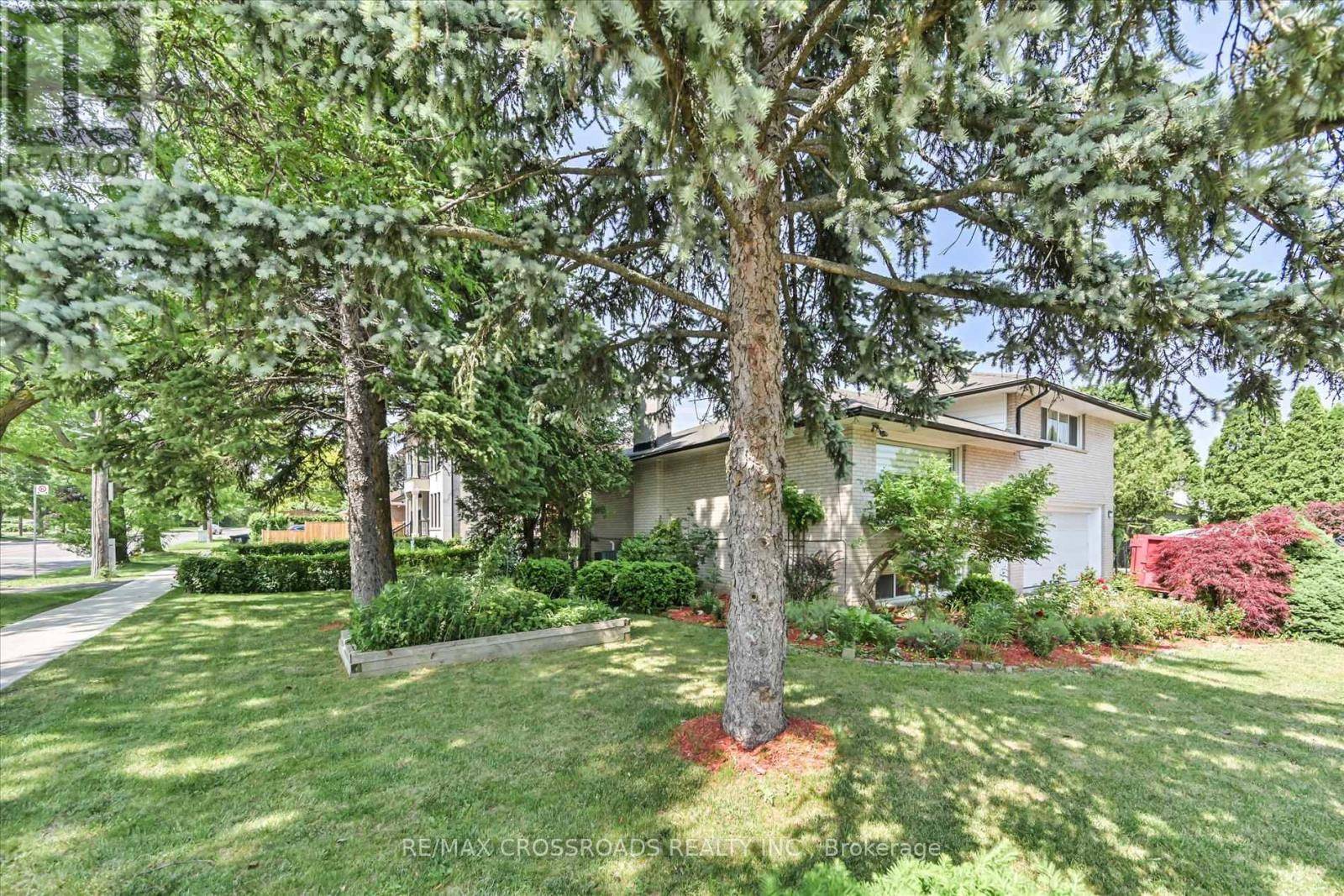 Toronto (woburn), ON M1H1C4,2 EASTPARK BOULEVARD