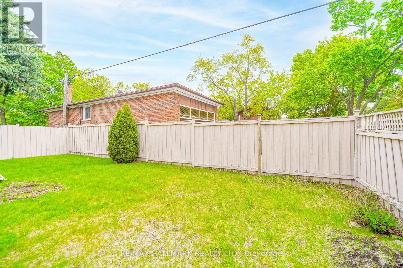 Toronto (west Hill), ON M1E2L8,106 CRAGGVIEW DRIVE