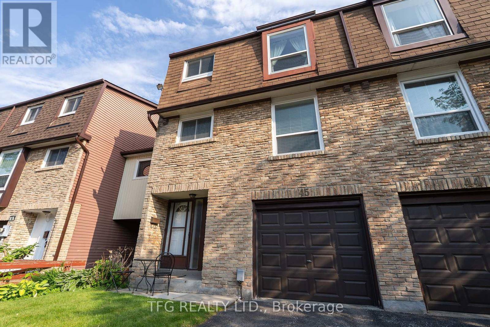 Oshawa (o'neill), ON L1G7C6,222 Pearson ST #45
