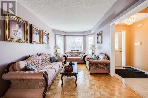 Pickering (highbush), ON L1V6P9,249 MOSSBROOK SQUARE