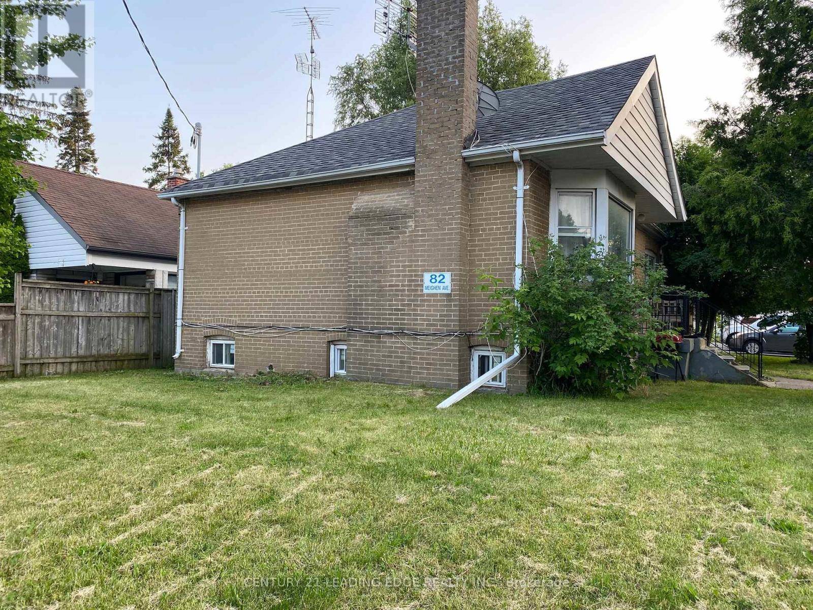 Toronto (crescent Town), ON M4B2H5,82 MEIGHEN AVENUE