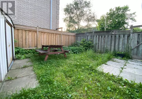 Toronto (crescent Town), ON M4B2H5,82 MEIGHEN AVENUE