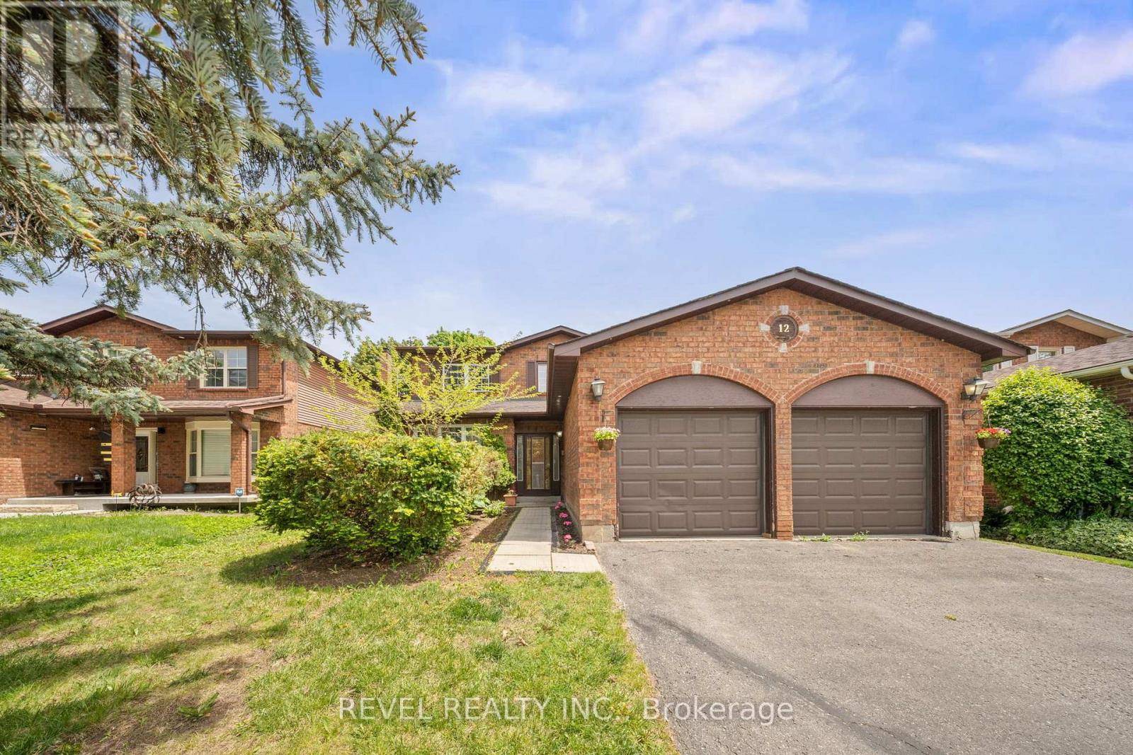 Whitby (pringle Creek), ON L1N6W5,12 ROBINSON CRESCENT